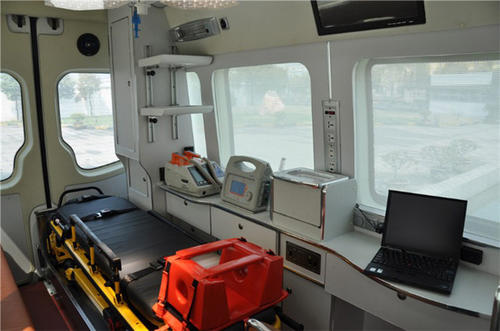 扶绥县救护车内部